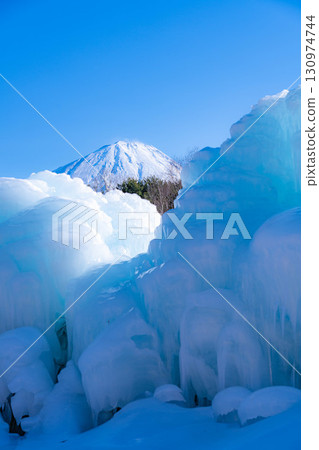 [Mt. Fuji material] Rime trees and scenery at the Lake Saiko Ice Festival [Yamanashi Prefecture] 130974744