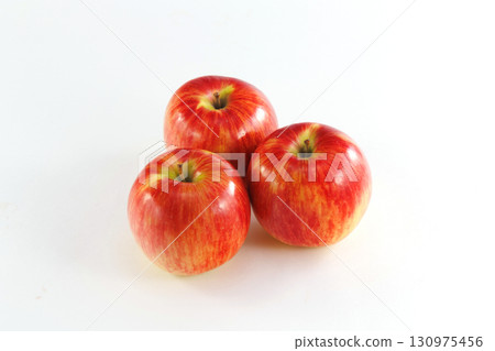 Fresh apple 130975456