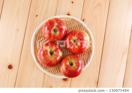 新鮮的蘋果 130975484