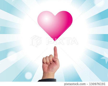 指向心臟的手 130976191