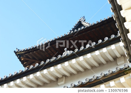 仰望犬山城的天守閣（愛知縣犬山市） 130976596