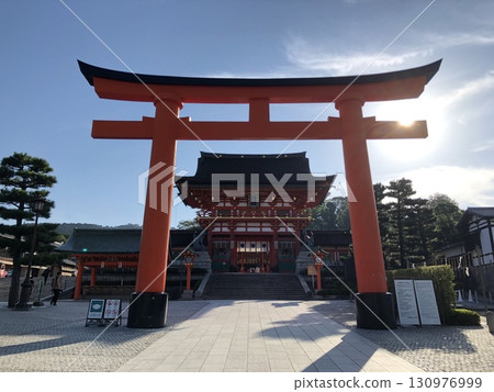 伏見Inari Taisha Otorii和Tomonomon 伏見Inari Taisha Otorii和Tomonomon 130976999