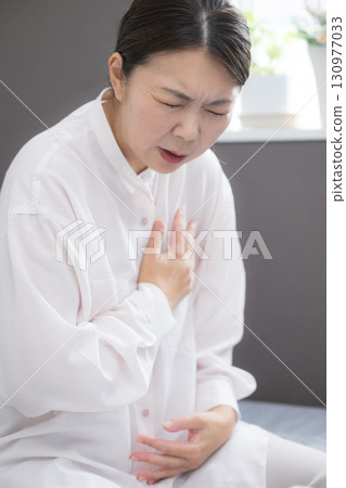 更年期引起的胸痛、胸痛、心悸 更年期引起的胸痛、胸痛、心悸 130977033