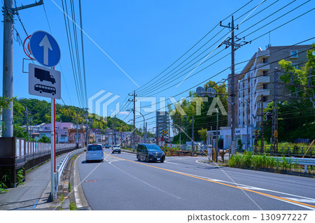 Looking towards Yomiuri Land No. 2 railroad crossing from Tsukui Road in Nishiikuta 1-chome, Tama Ward, Kawasaki City, Kanagawa Prefecture 130977227
