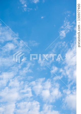 [Autumn sky] Blue sky and white clouds 130977400
