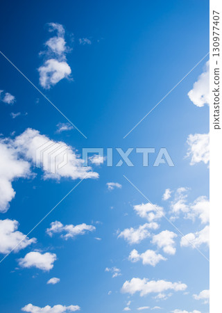 [Autumn sky] Blue sky and white clouds 130977407