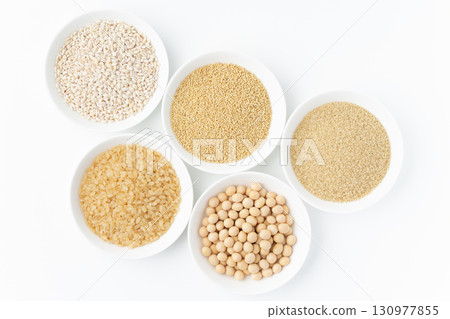 Five grains (brown rice, soybeans, wheat, millet, and barley) arranged on a white background Five grains (brown rice, soybeans, wheat, millet, and barley) arranged on a white background 130977855