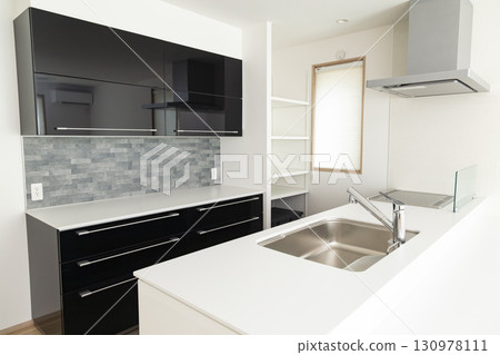 新房子裡的廚房 新房子裡的廚房 130978111