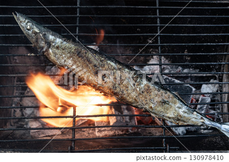 Charcoal grilling of autumn sweetfish 130978410
