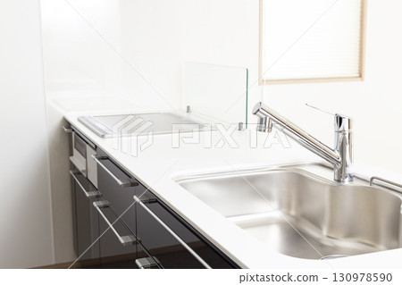 新房子裡的廚房 新房子裡的廚房 130978590