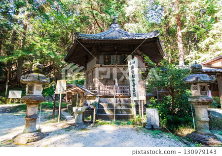 Odaka Kannon Hexagonal Hall (Komono Town, Mie County, Mie Prefecture) 130979143