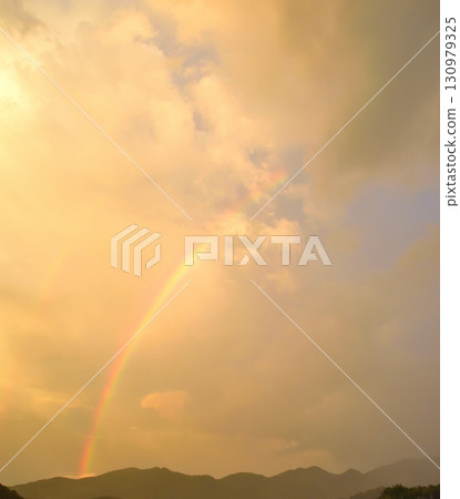 雨後的傍晚景色，彩虹 130979325