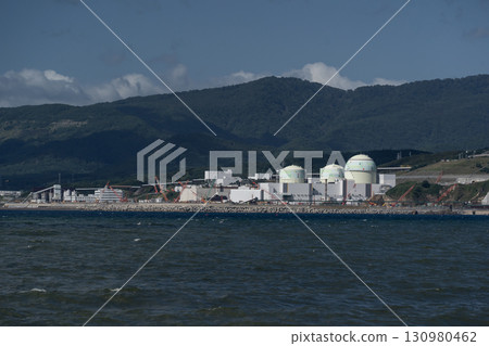 Tomari Nuclear Power Plant and the Sea 130980462