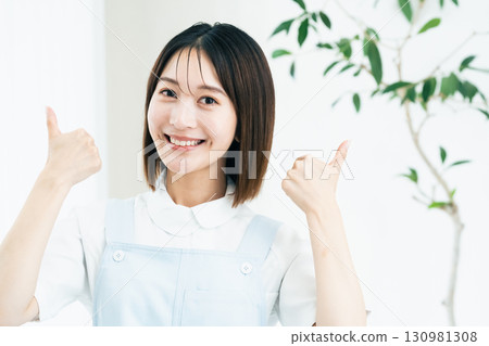 Female dental staff 130981308