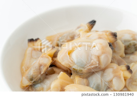 Close-up of boiled clams on a plate 130981940