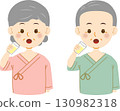 穿著病號服的老年男女喝鋇 130982318