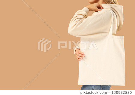 Model showcases casual hoodie design 130982880