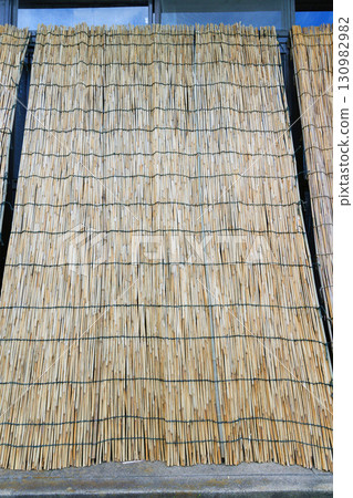 靠牆的蘆葦席 130982982
