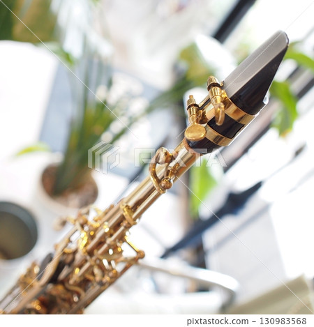 Soprano saxophone and mouthpiece with resin reed 130983568