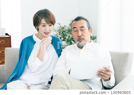 Senior couple looking at laptop 130983605