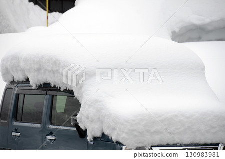 雪和車 130983981
