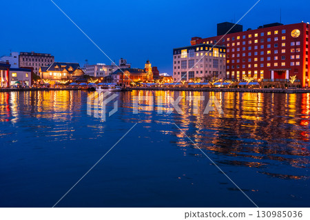 [Fukuoka Prefecture] Mojiko Retro - Night view on a rainy day 130985036