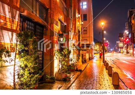 [Fukuoka Prefecture] Mojiko Retro - Night view on a rainy day 130985058