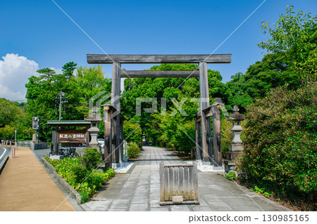神奈川縣小田原市,穗德二宮神社,大鳥居,供奉二宮金次郎的神社 神奈川縣小田原市,穗德二宮神社,大鳥居,供奉二宮金次郎的神社 130985165
