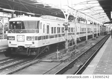 JNR時代，「新幹線中繼」185系Kuha 185-314有JNR標記等，1984年12月2日，上野 130985242