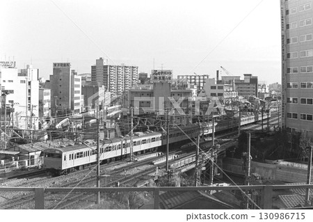 國鐵時代，山手線103系、九霸103-284等，在五反田附近運行，1985年1月5日 130986715