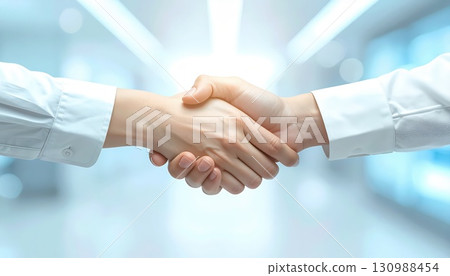 AI 影像：手部顫抖的特寫 130988454