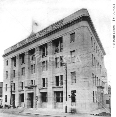 Prewar architecture, Modern architecture, Bank 130992003