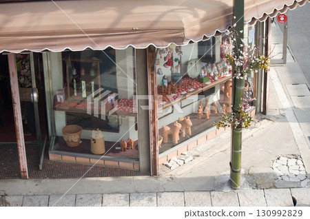 Street corner showcase 130992829