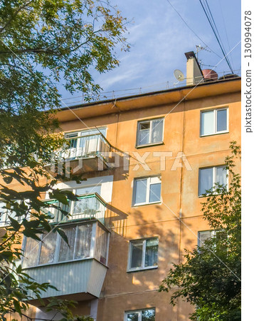 Old Soviet House: Architecture of the Past in a Modern City. 130994078