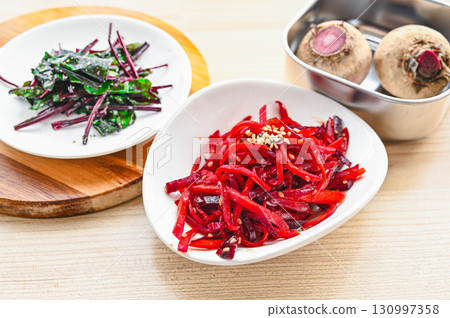 鮮紅色的甜菜金皮拉 130997358