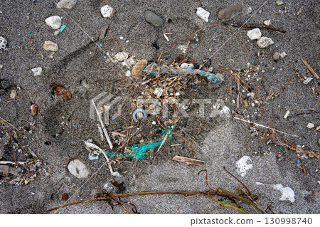 Plastic garbage that has flowed to the coast Ogasawara Plastic garbage that has flowed to the coast Ogasawara 130998740