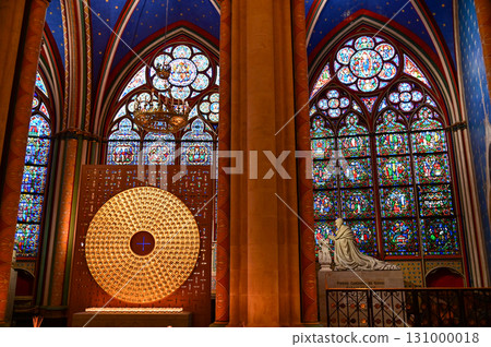 The beautiful interior of Notre Dame Cathedral in Paris The beautiful interior of Notre Dame Cathedral in Paris 131000018