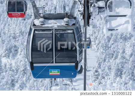 Yamagata Prefecture Zao Onsen Ski Resort: A silvery white world of frost-covered trees and gondolas 131000122
