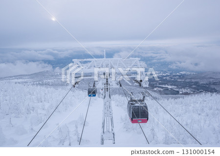 山形縣藏王溫泉滑雪場：冰霜樹與纜車交織成的銀白色世界 131000154