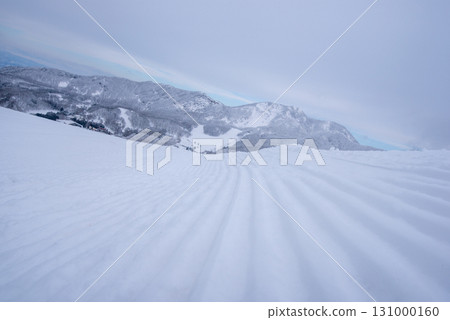 Image of a ski slope Image of a ski slope 131000160