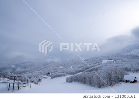 Yamagata Prefecture Zao Onsen Ski Resort: A silvery world of frost-covered trees 131000161