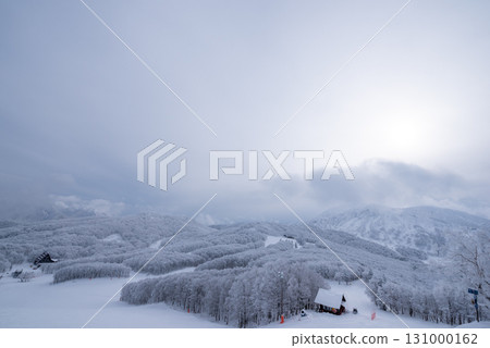 Yamagata Prefecture Zao Onsen Ski Resort: A silvery world of frost-covered trees 131000162