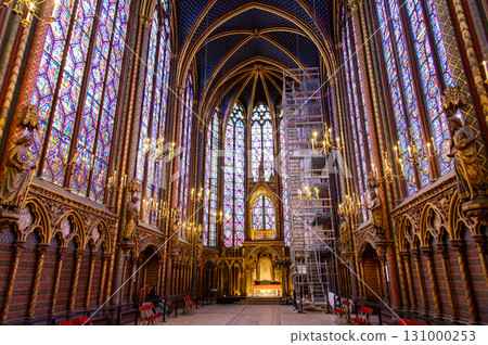 巴黎聖禮拜堂美麗的彩色玻璃窗 131000253