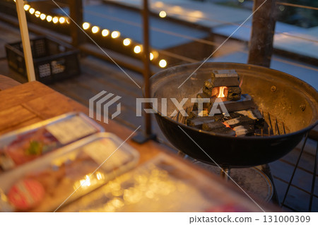 Camping, fire making, barbecue 131000309