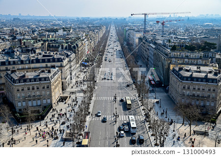 從巴黎凱旋門頂部欣賞美麗的城市景觀 131000493