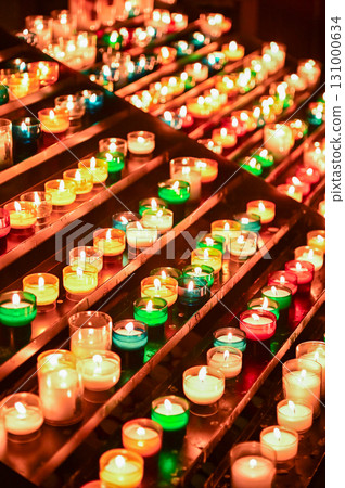 巴黎一座教堂的美麗內部 131000634