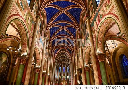 Beautiful interior of a church in Paris Beautiful interior of a church in Paris 131000643