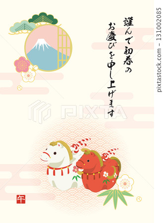 富士山和可愛的馬粘土鈴鐺，馬年新年賀卡模板（僅限祝賀信息） 131002085