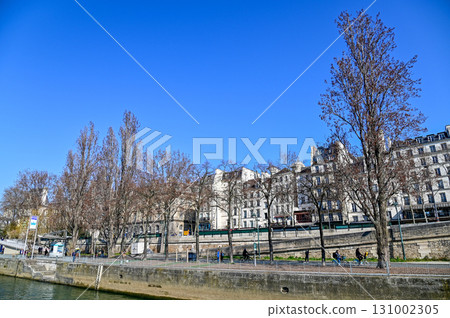 從塞納河遊船上欣賞巴黎的美景 從塞納河遊船上欣賞巴黎的美景 131002305