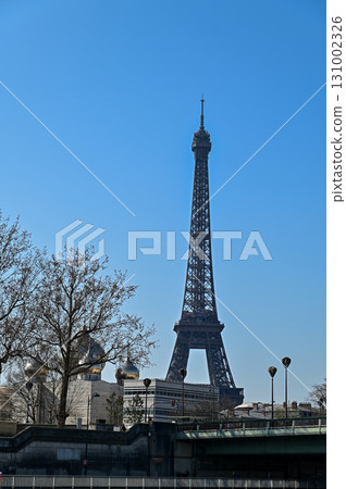 從塞納河遊船上欣賞巴黎的美景 從塞納河遊船上欣賞巴黎的美景 131002326